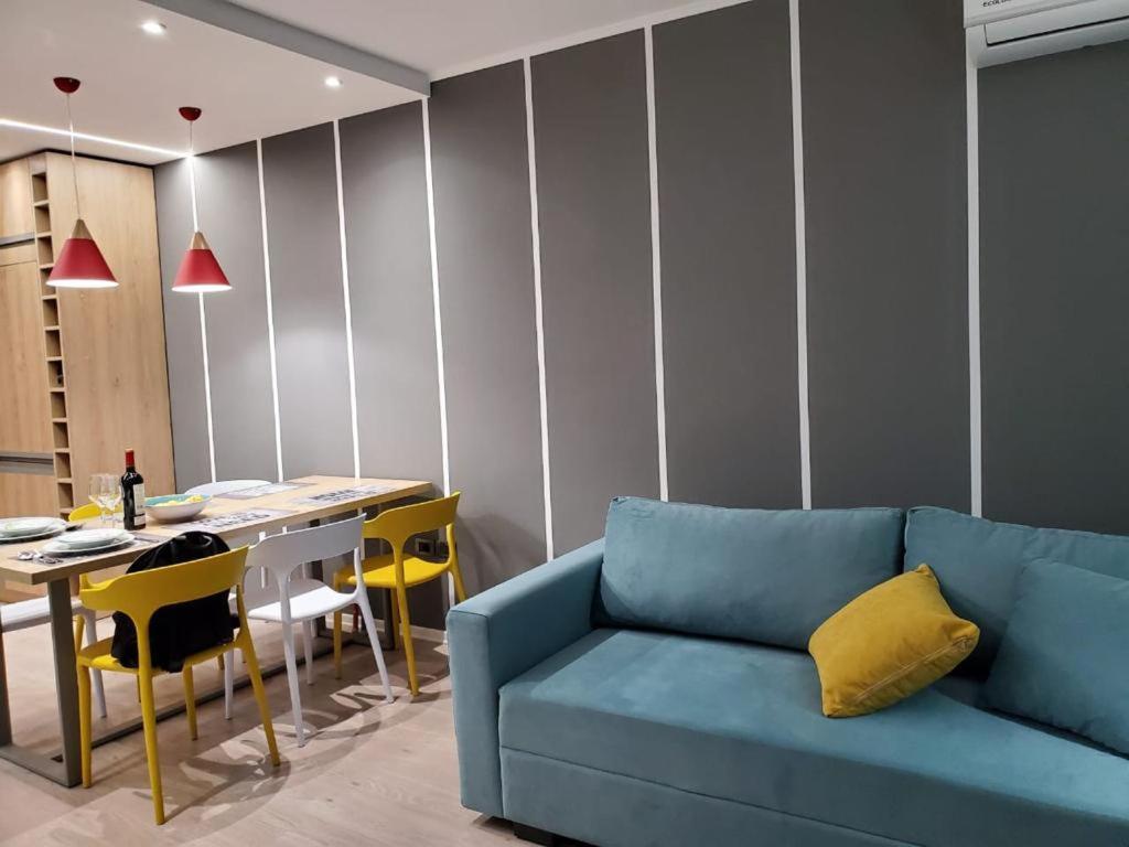 Helga'S Deluxe 3 Apartment Тирана Екстер'єр фото