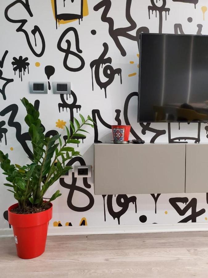 Helga'S Deluxe 3 Apartment Тирана Екстер'єр фото