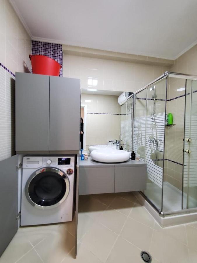 Helga'S Deluxe 3 Apartment Тирана Екстер'єр фото