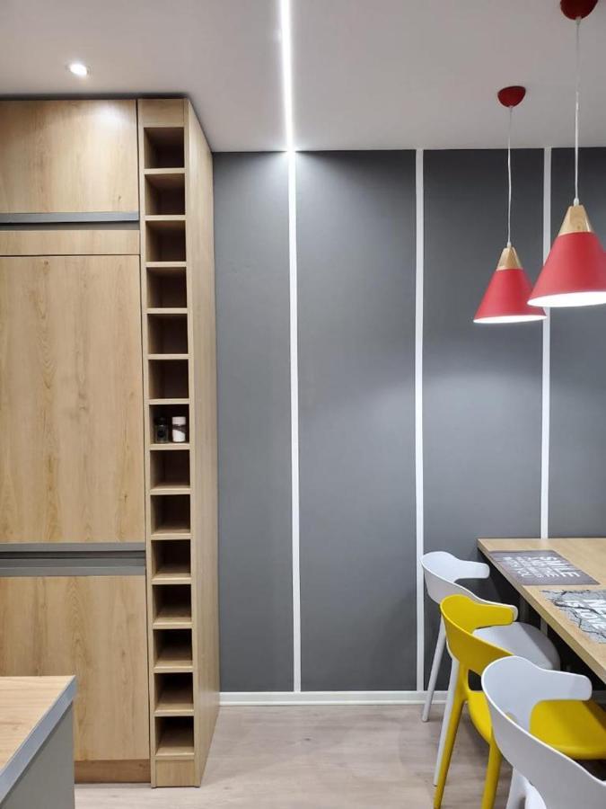 Helga'S Deluxe 3 Apartment Тирана Екстер'єр фото