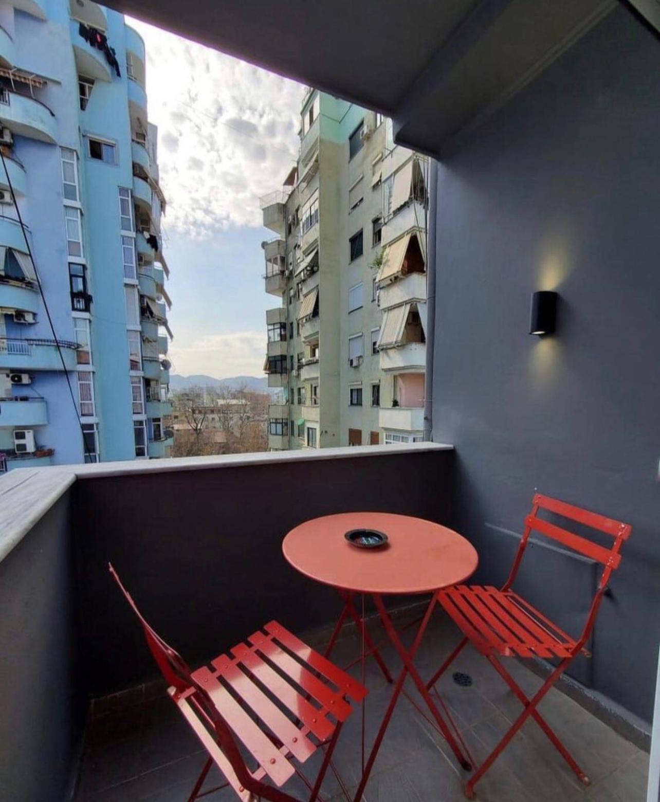 Helga'S Deluxe 3 Apartment Тирана Екстер'єр фото